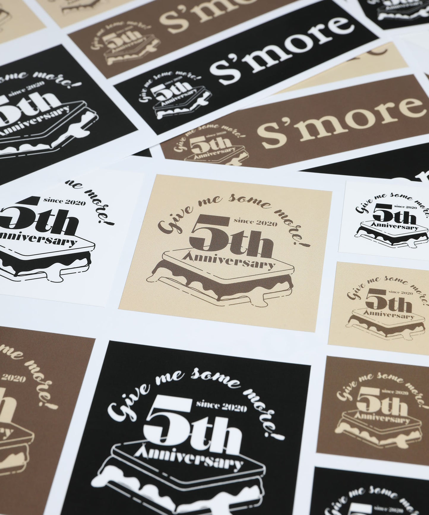 【2025/5/3(土)9:30 販売開始】【 Smore5周年 】5周年ロゴステッカー