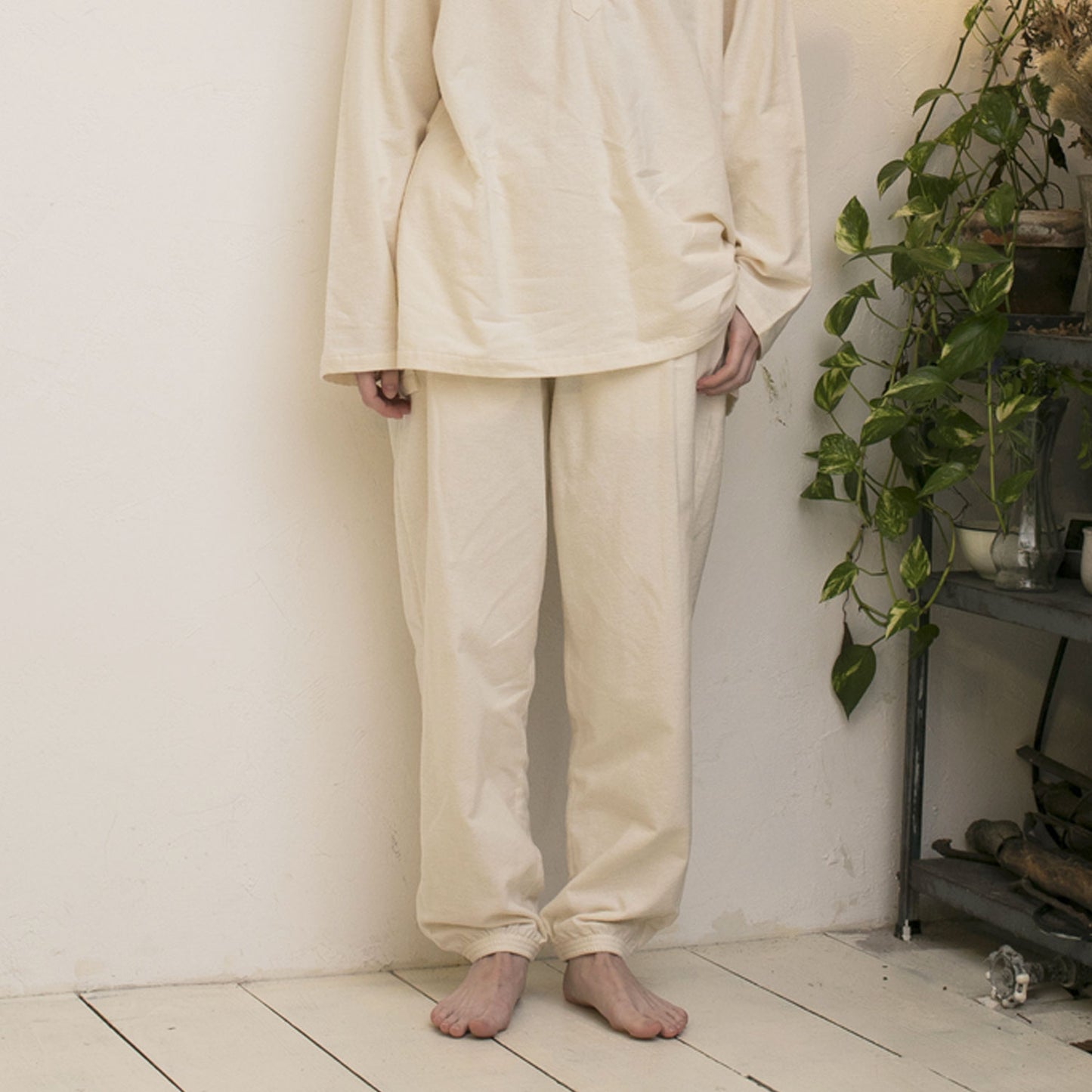 SLEEPING ANKLE PANTS