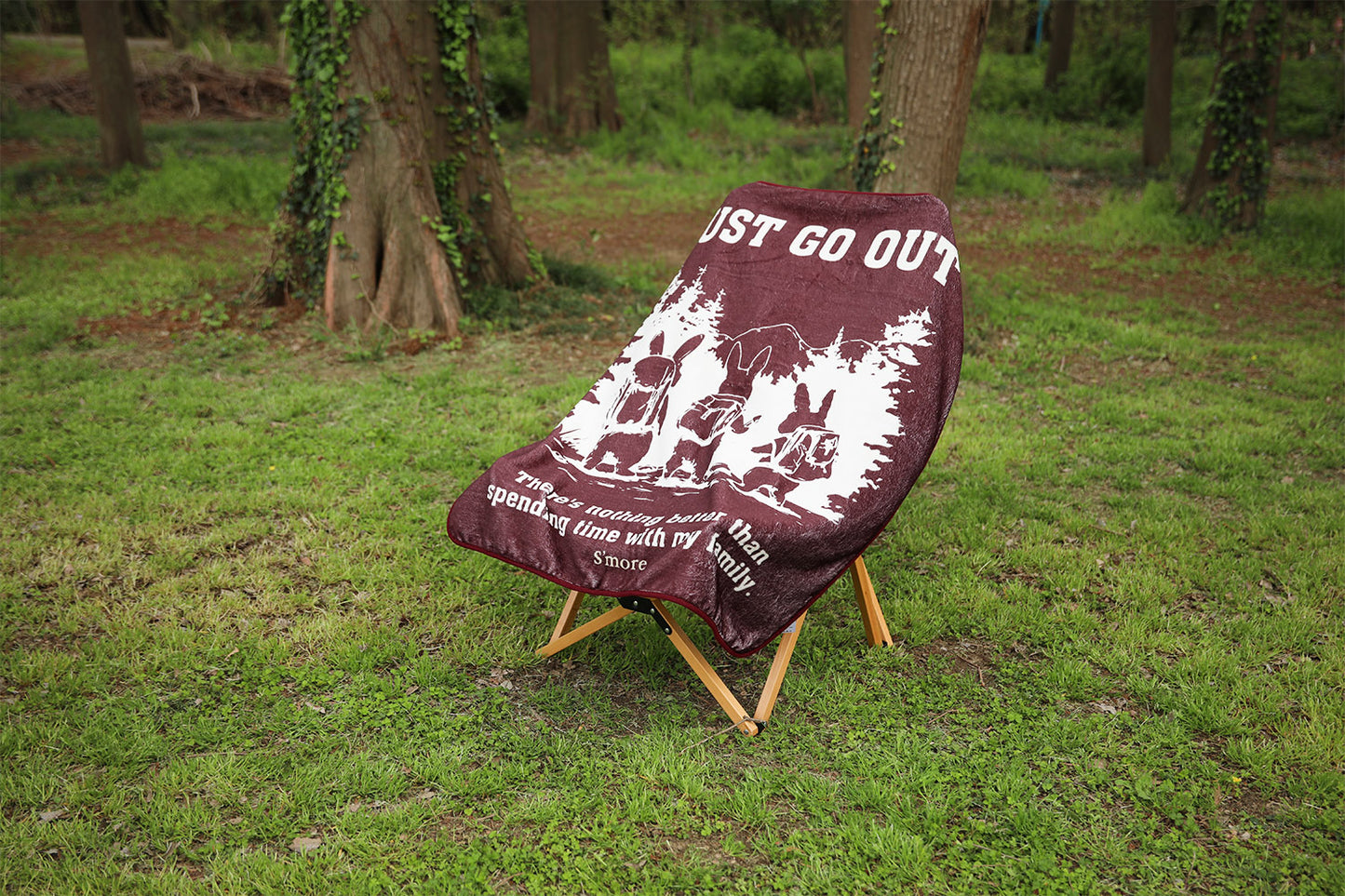 スモア イラストレーションブランケット (ザラビットファミリーゴーズハイキング)【S'more illustration blanket（The Rabbit Family Goes Hiking）】
