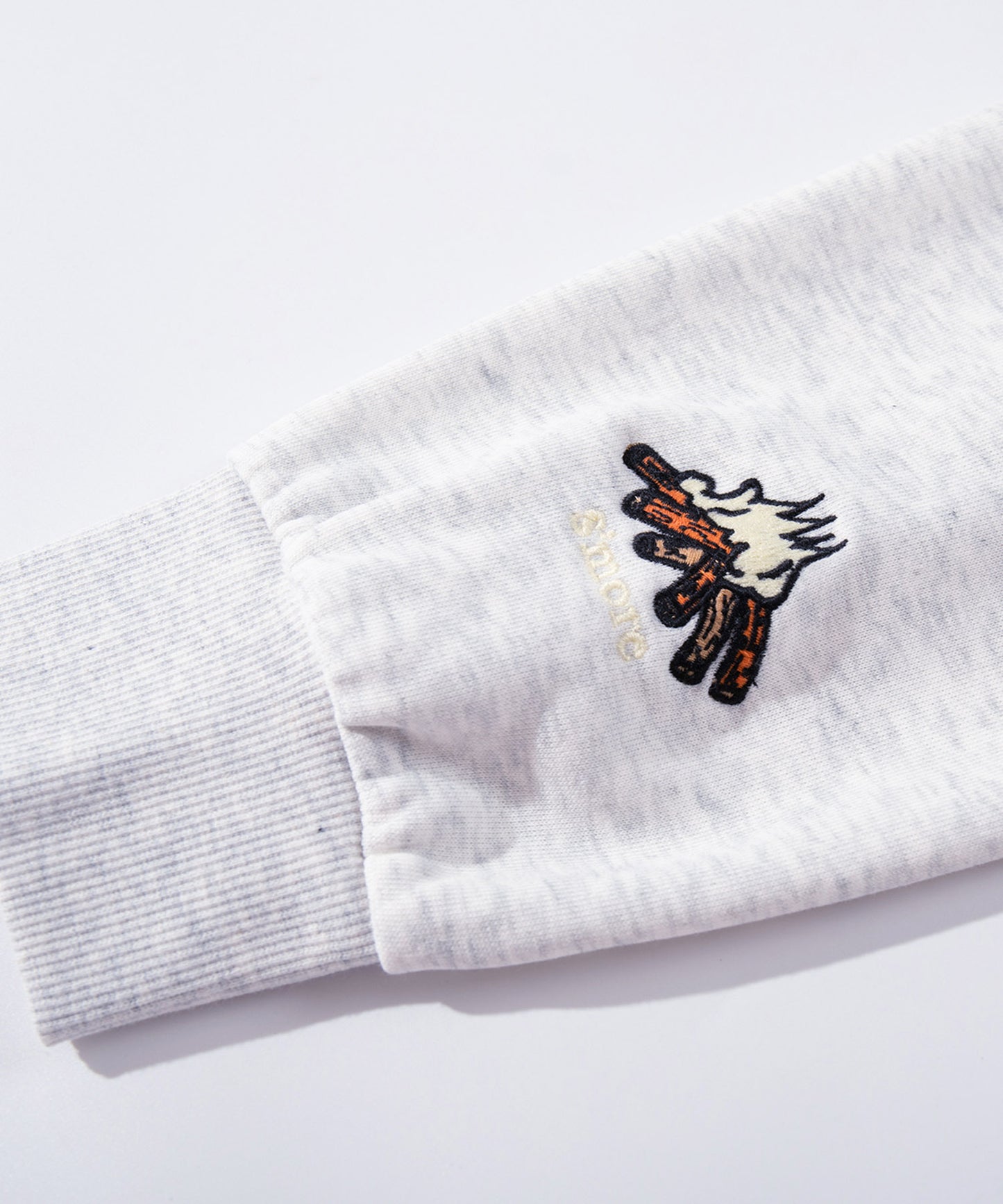 S'more  Campfire Treat Embroidery Sweat キャンプファイヤートリート刺繍スウェット