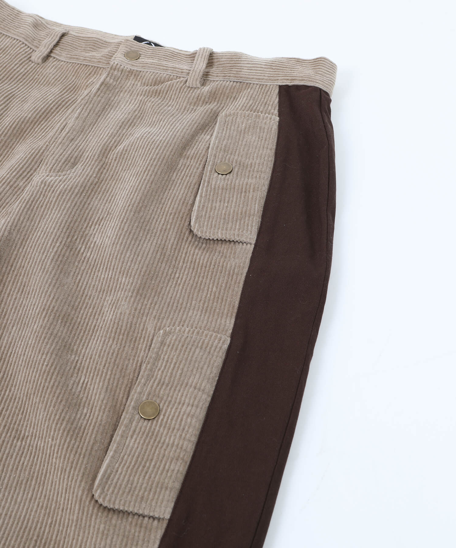 【春応援第二弾 50％OFF　開催期間:3/1～4/3】W POCKETS CORDUROY LINE PANTS