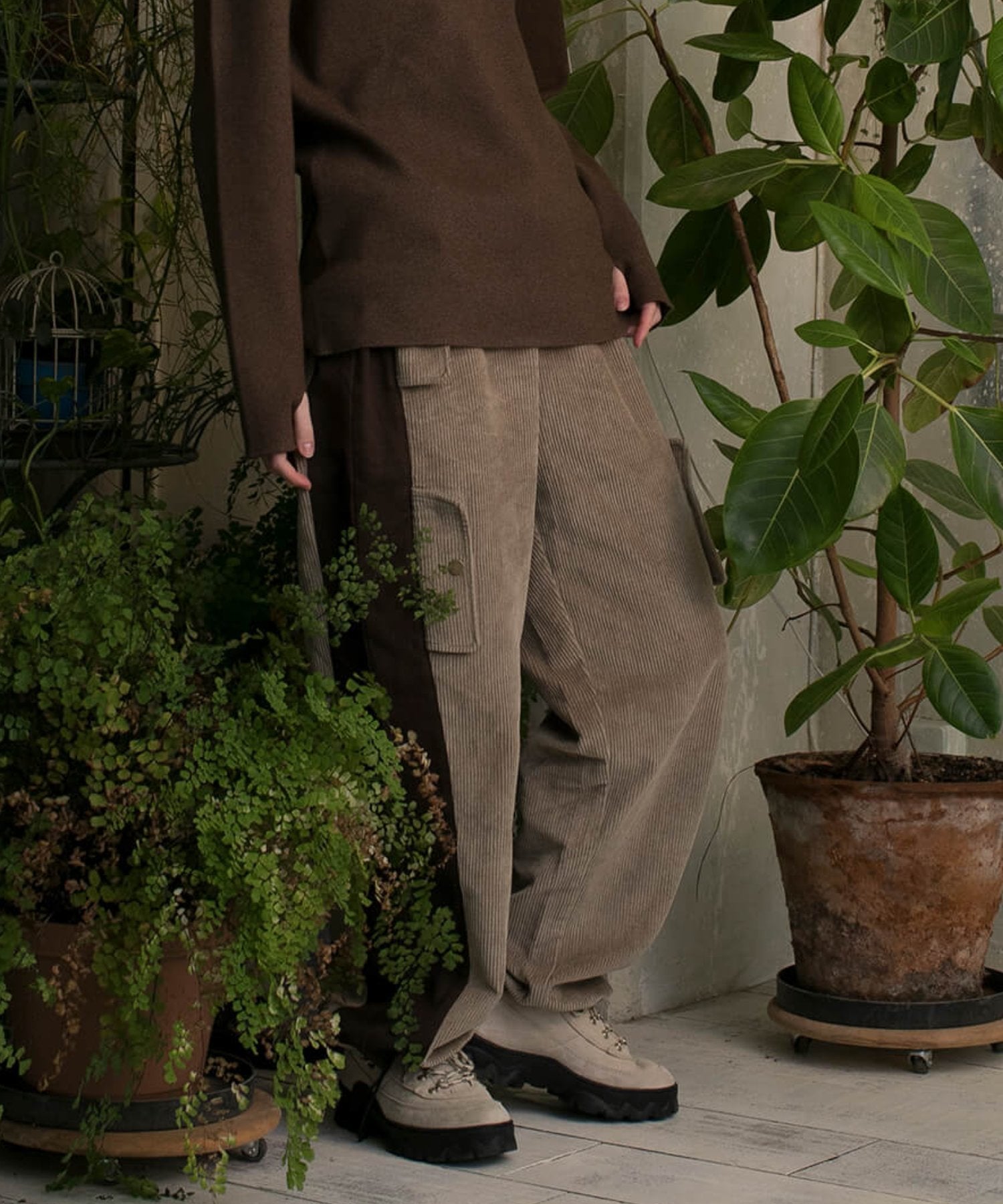 【春応援第二弾 50％OFF　開催期間:3/1～4/3】W POCKETS CORDUROY LINE PANTS