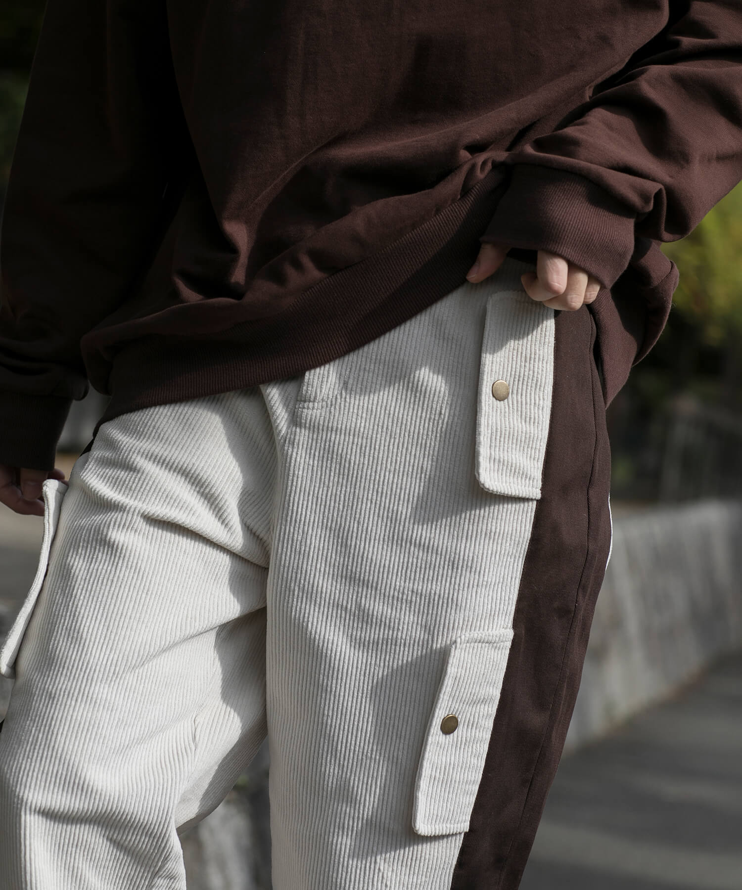 【春応援第二弾 50％OFF　開催期間:3/1～4/3】W POCKETS CORDUROY LINE PANTS