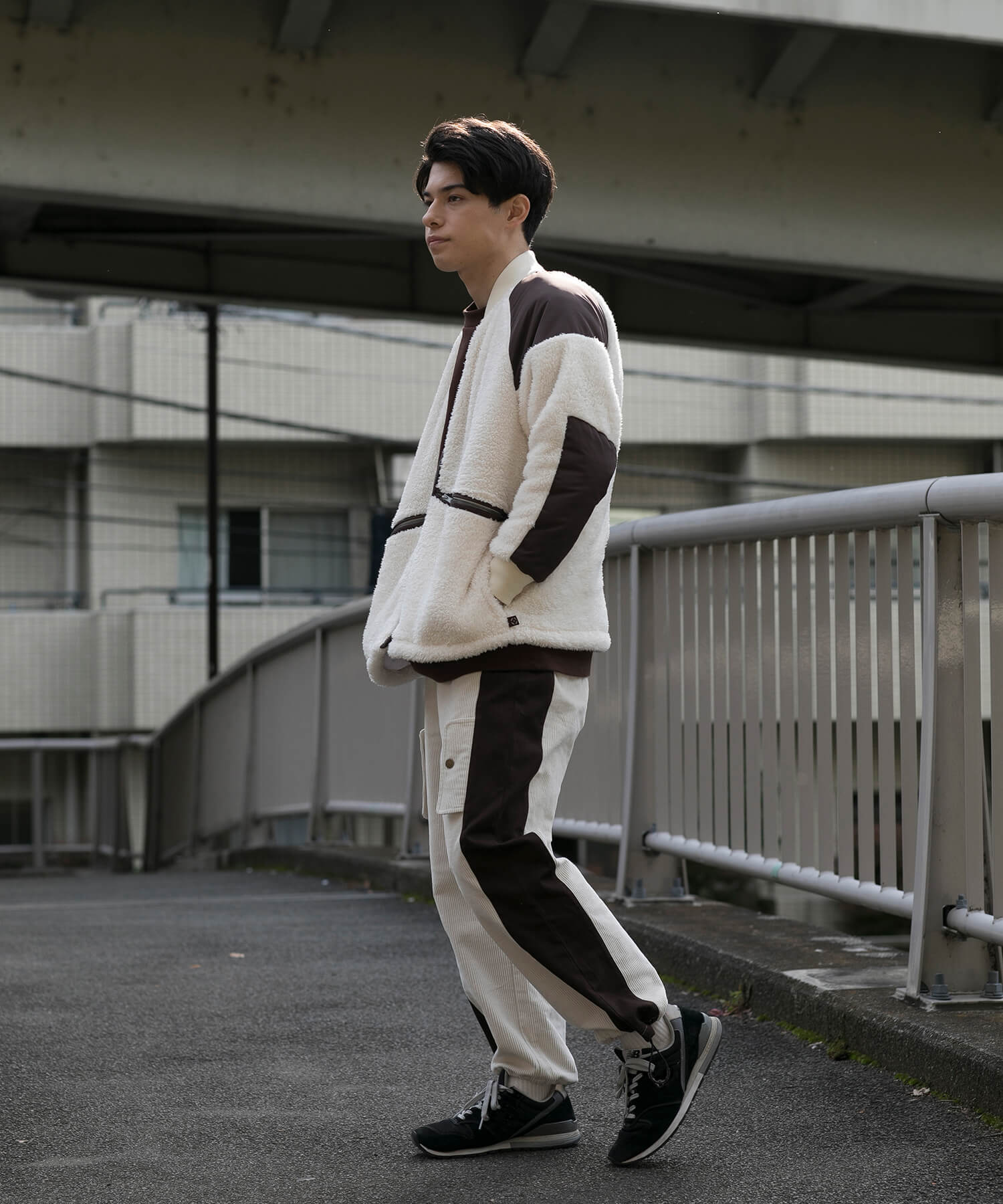 【春応援第二弾 50％OFF　開催期間:3/1～4/3】W POCKETS CORDUROY LINE PANTS