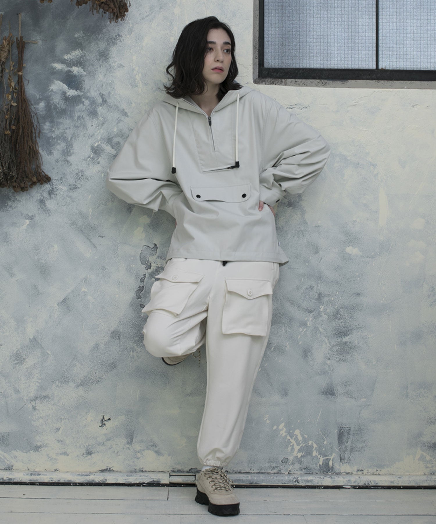 【春応援第二弾 50％OFF　開催期間:3/1～4/3】WATER REPELLING STRETCH PARACHUTE PANTS